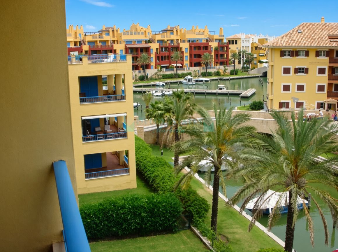 Excelente Apartamento con Vistas a la Marina y a los Campos de Polo