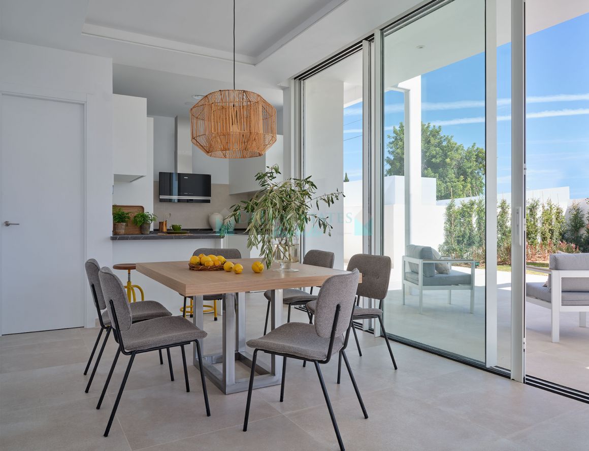 Luxury villa in Marbella, Valdeolletas area, with private pool and sea views