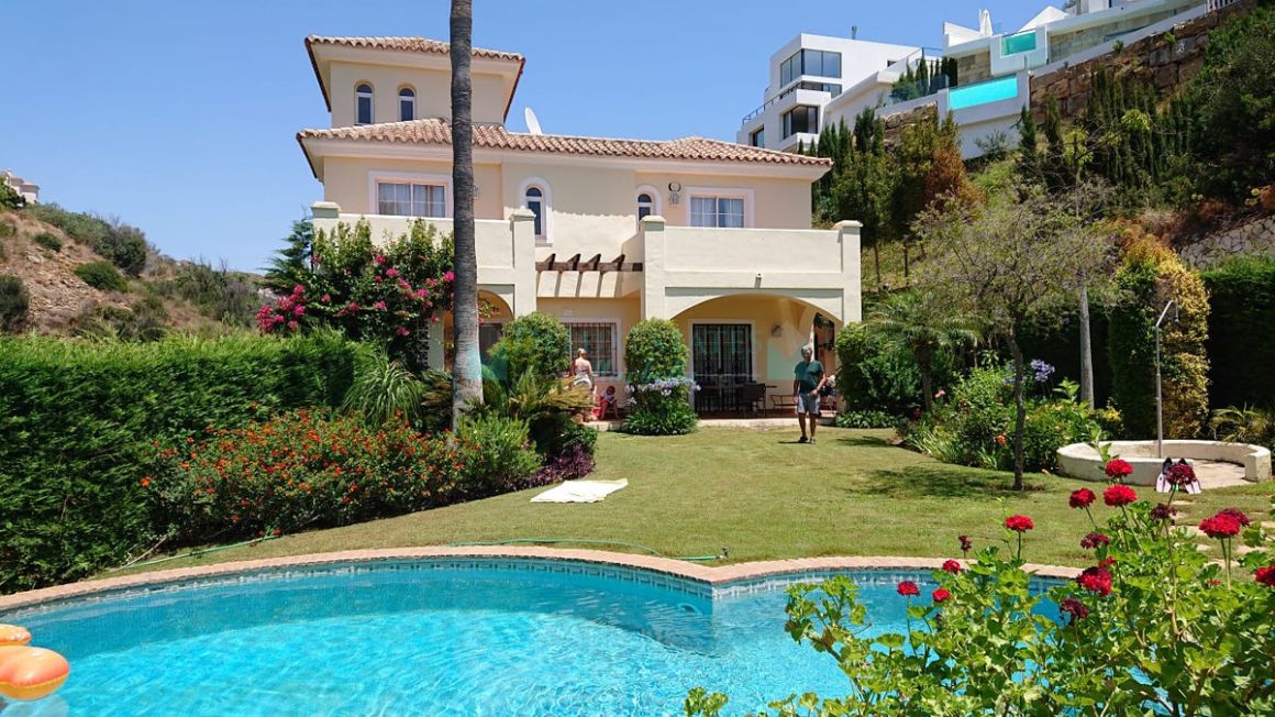 Villa for rent in  El Rosario, Marbella East