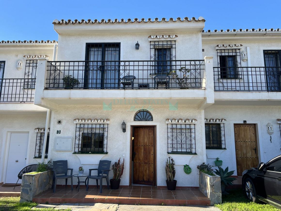 Adosado en venta en  Bel Air, Estepona