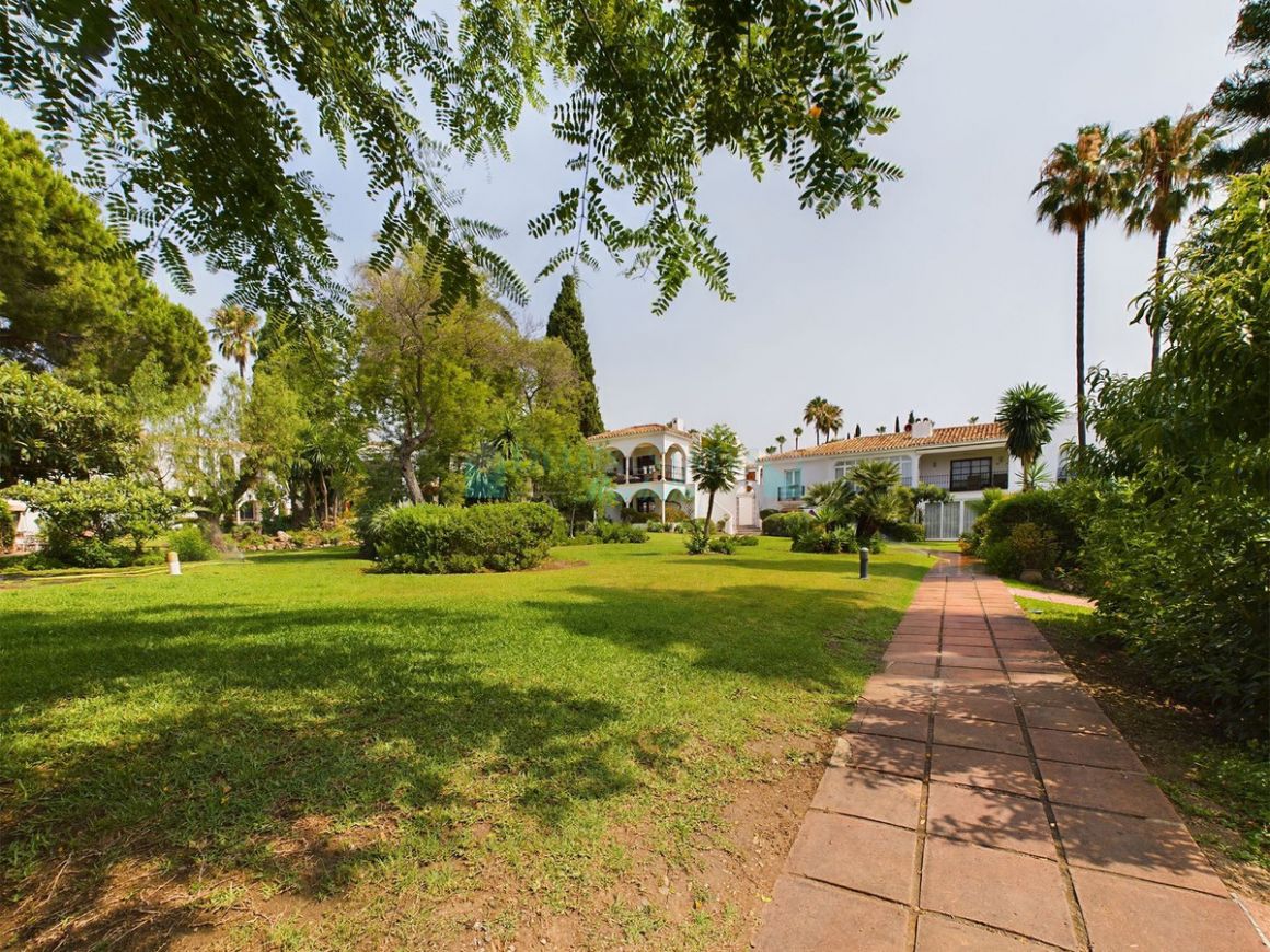 Town House in El Paraiso, Estepona