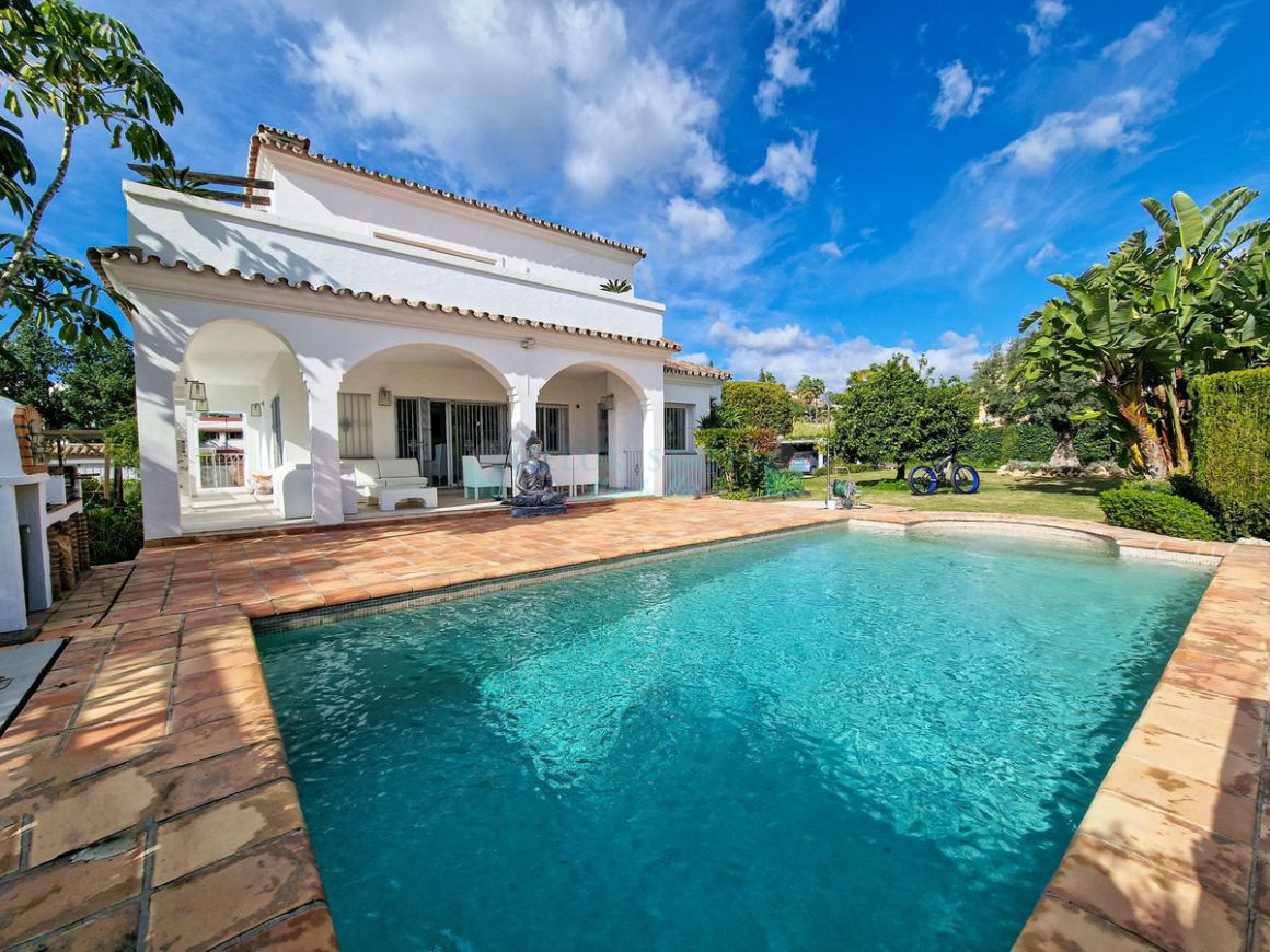 Villa en venta en  Bel Air, Estepona