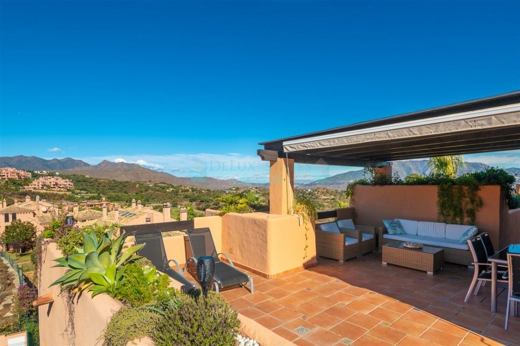 Penthouse for sale in  La Mairena, Marbella East