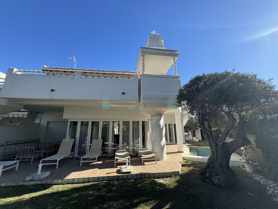 Villa for rent in  Bahia de Marbella, Marbella East