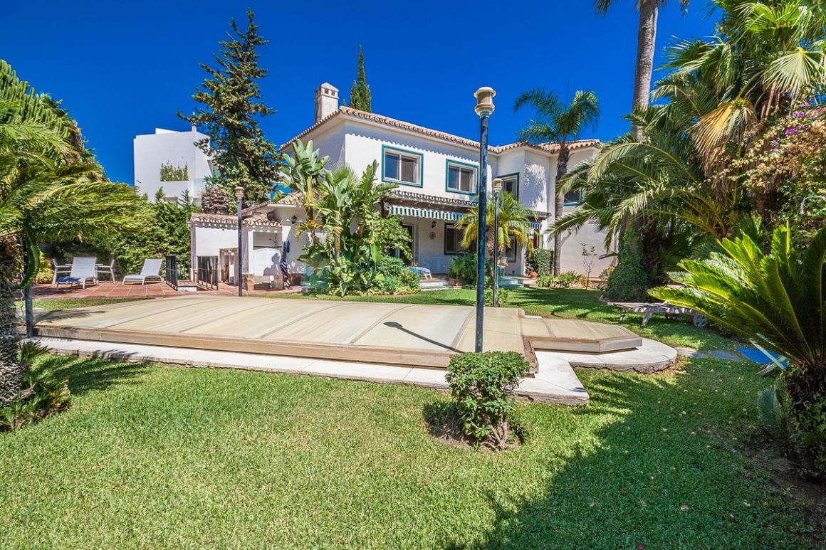 Villa for sale in  Marbesa, Marbella East