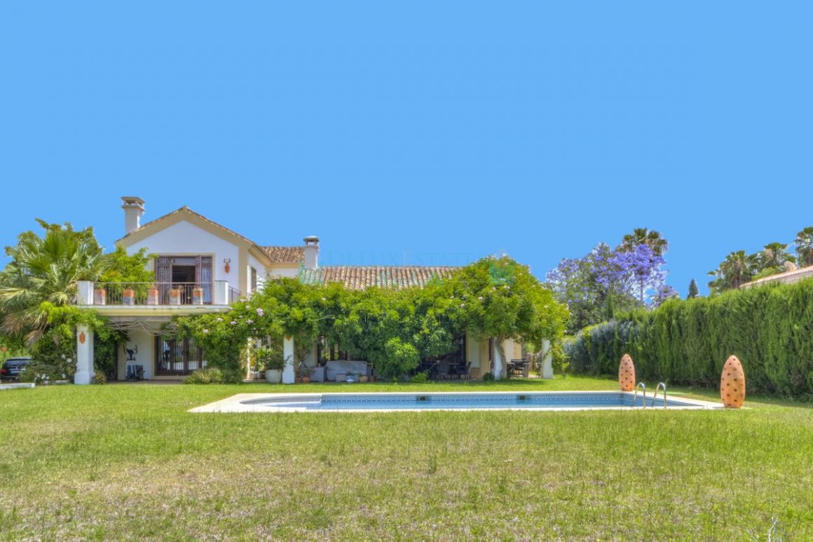 Villa in El Rosario, Marbella East