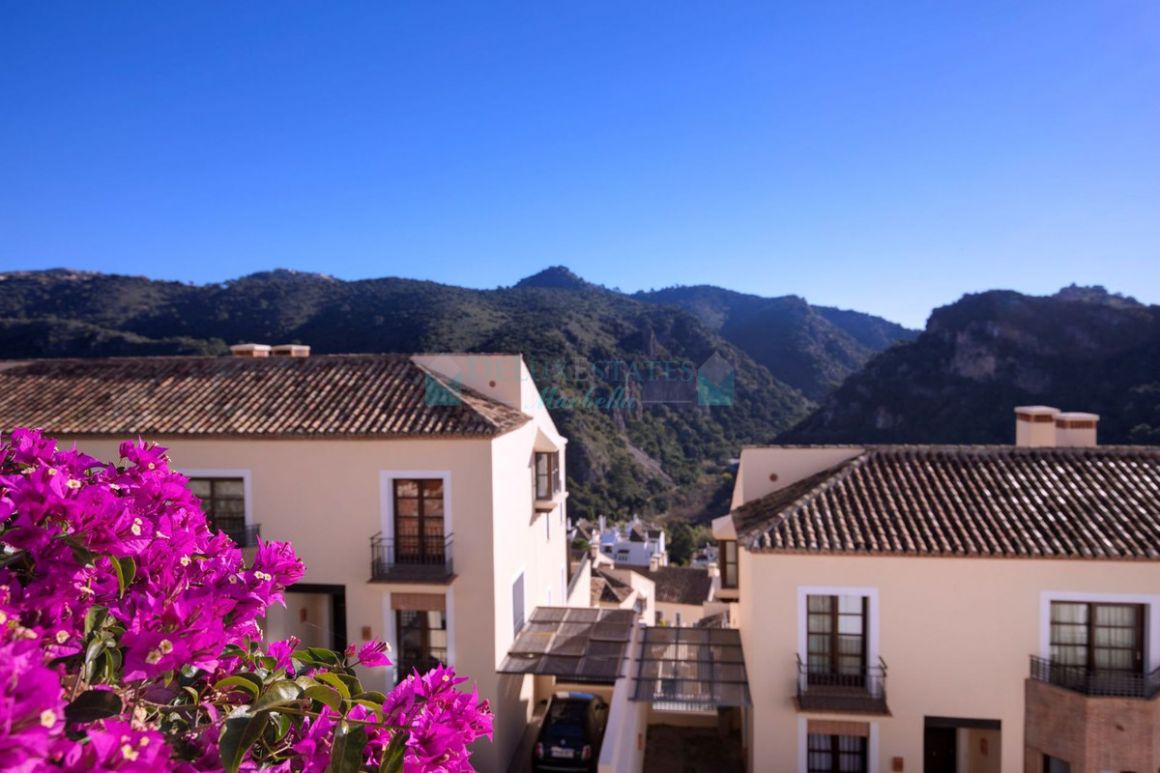 Town House for sale in Benahavis