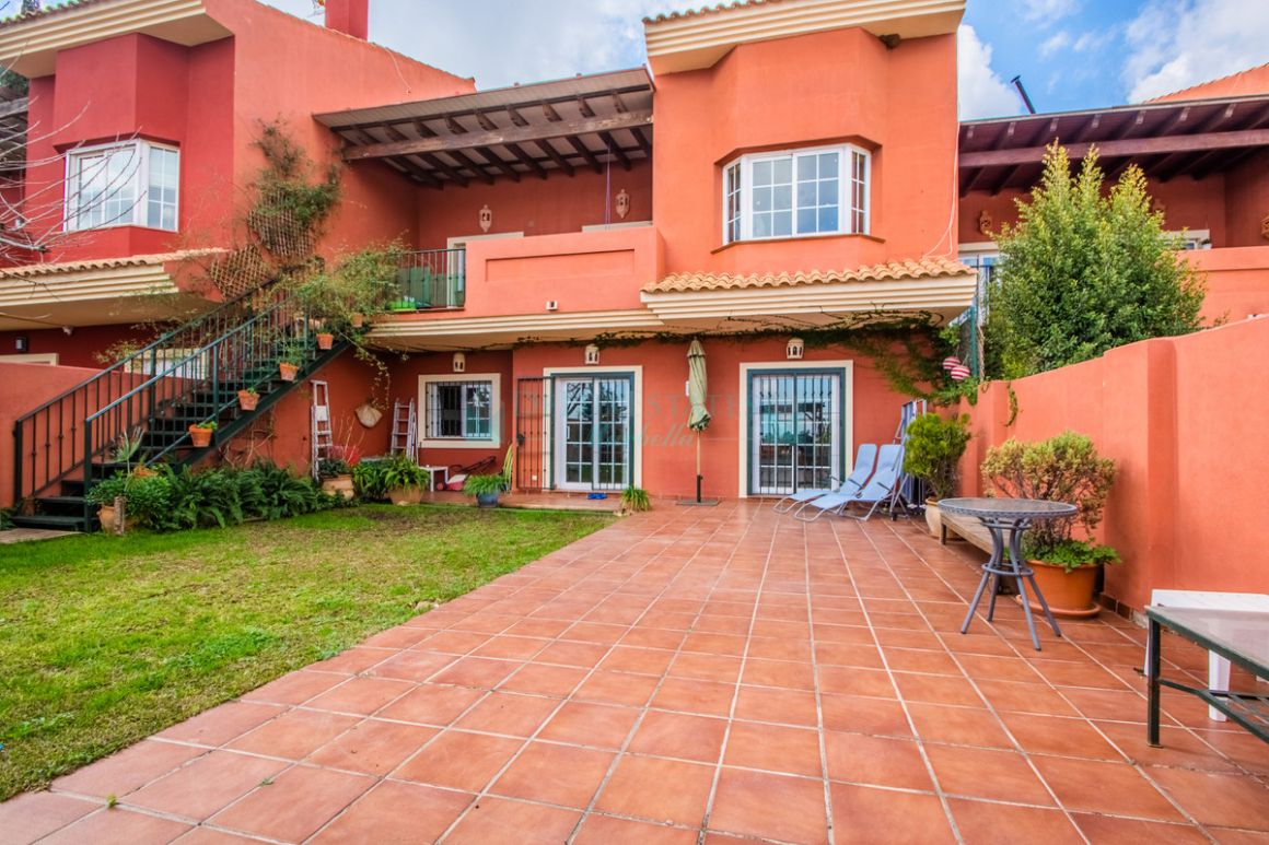 Town House for sale in  La Mairena, Marbella East