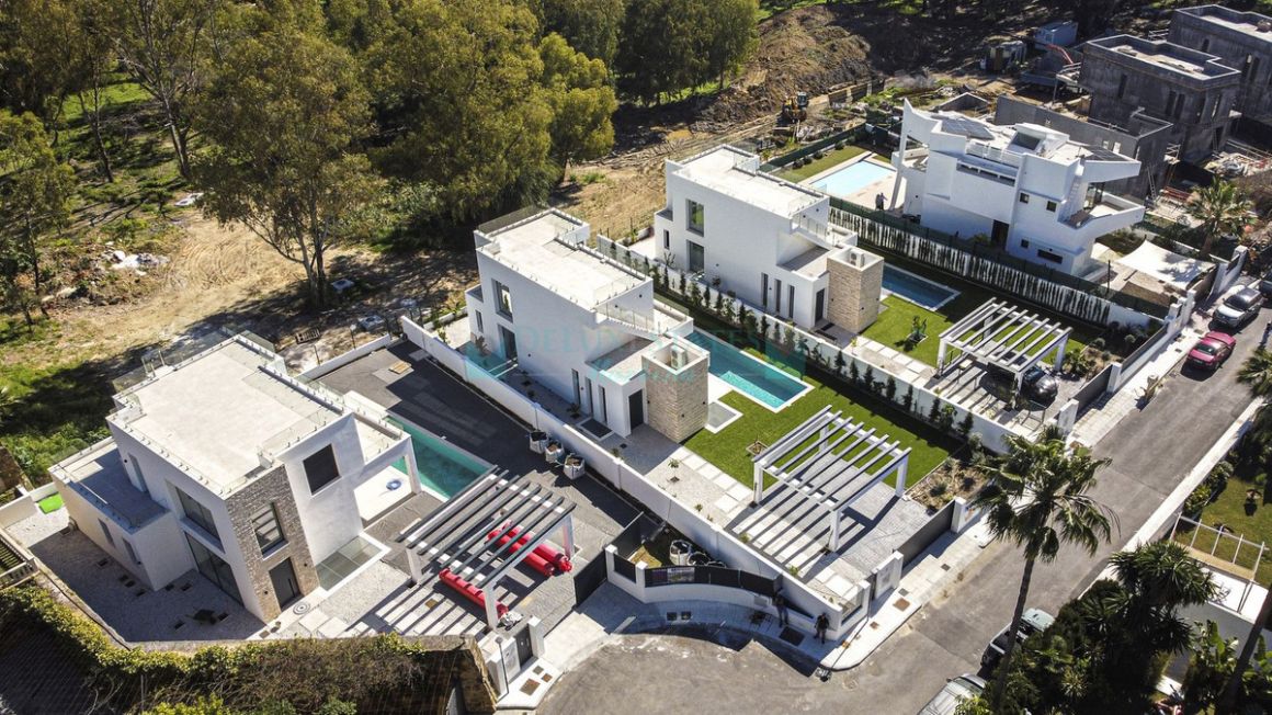 Villa in New Golden Mile, Estepona