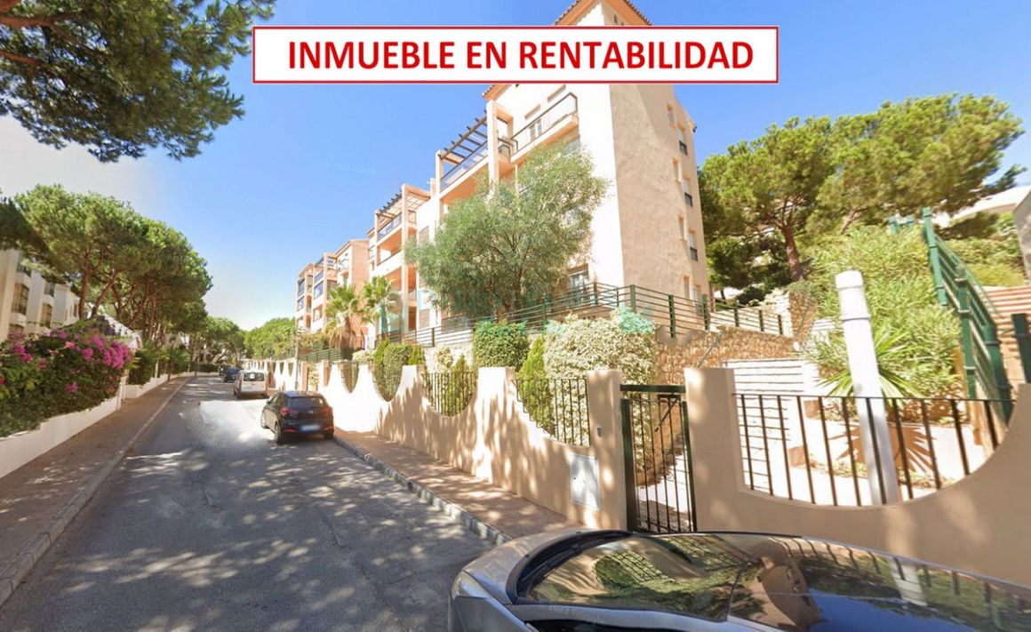 Apartment for sale in  Elviria, Marbella East