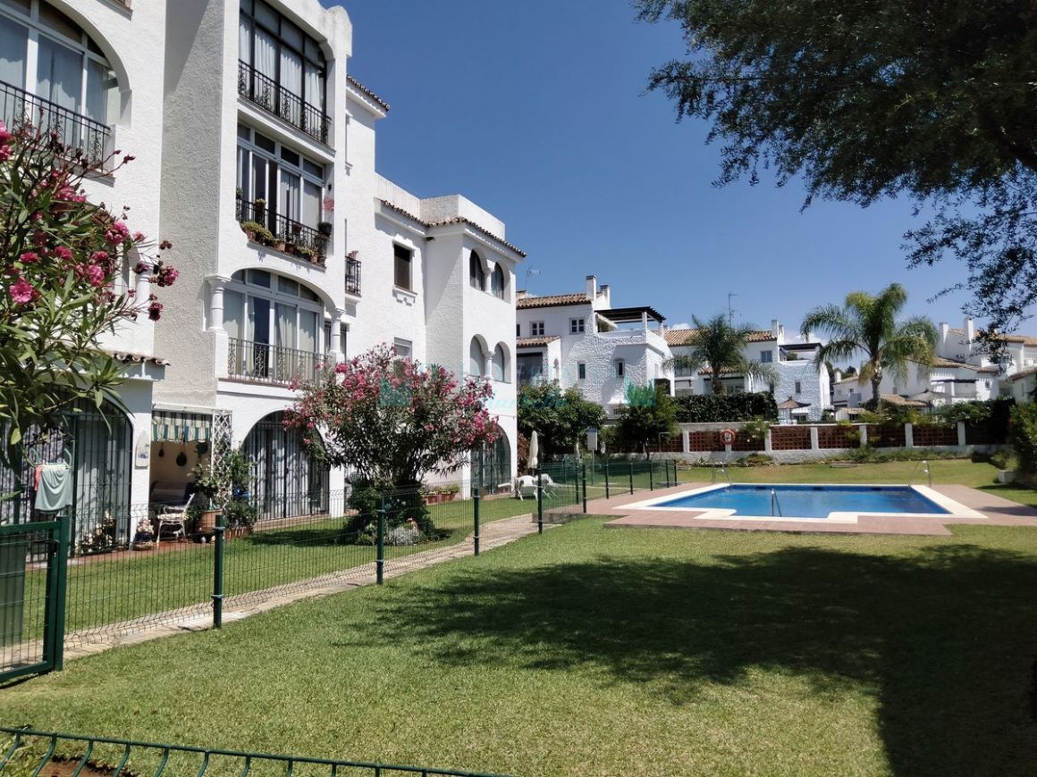 Penthouse for sale in  El Paraiso, Estepona