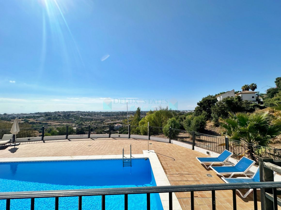 Town House for sale in Benahavis