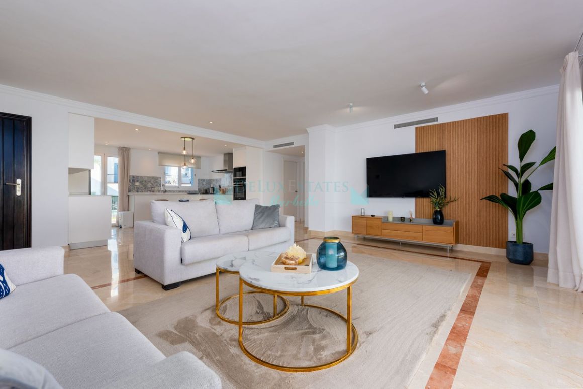 Ground Floor Apartment for sale in  El Paraiso, Estepona