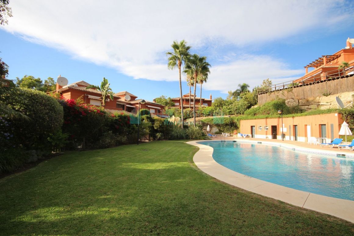 Villa Pareada en venta en  Santa Clara, Marbella Este