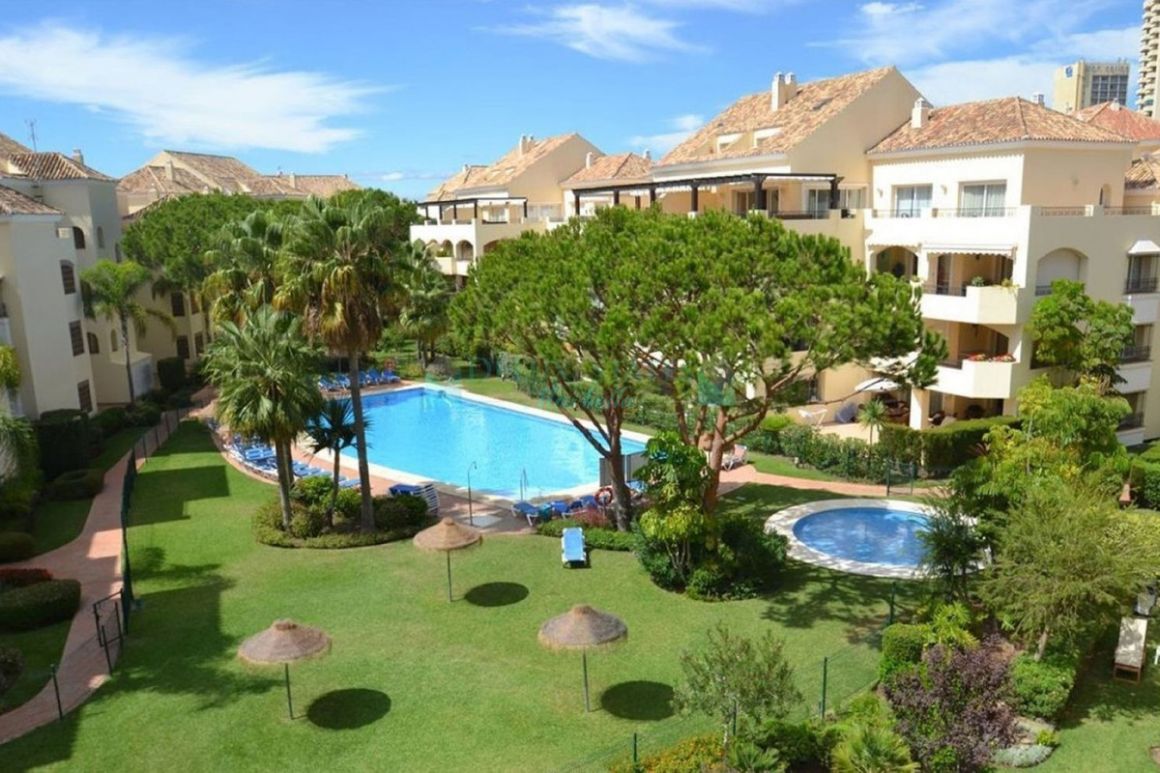 Apartment for sale in  Elviria, Marbella East