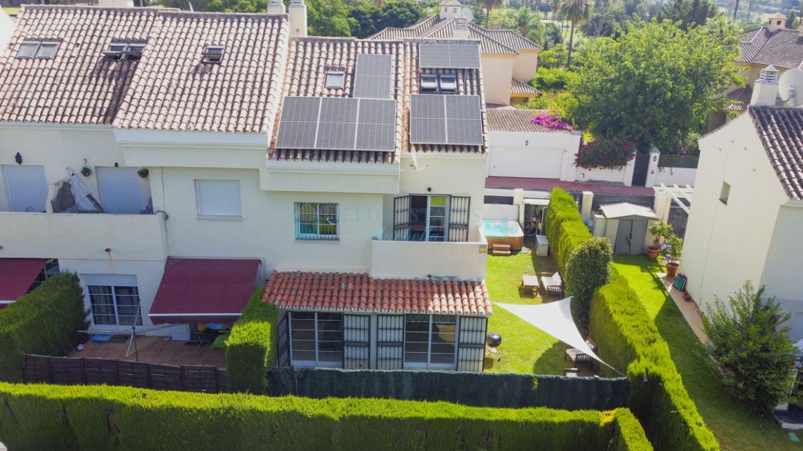 Semi Detached Villa for rent in Nueva Andalucia