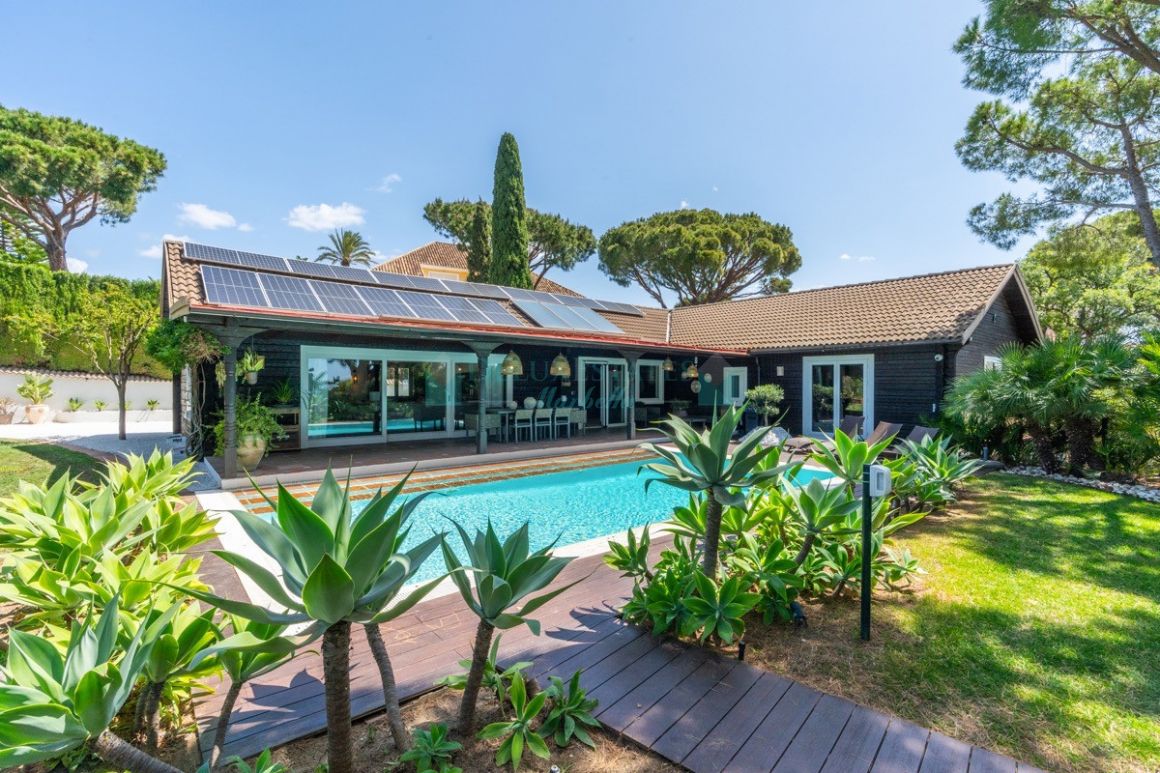 Villa in Elviria, Marbella East