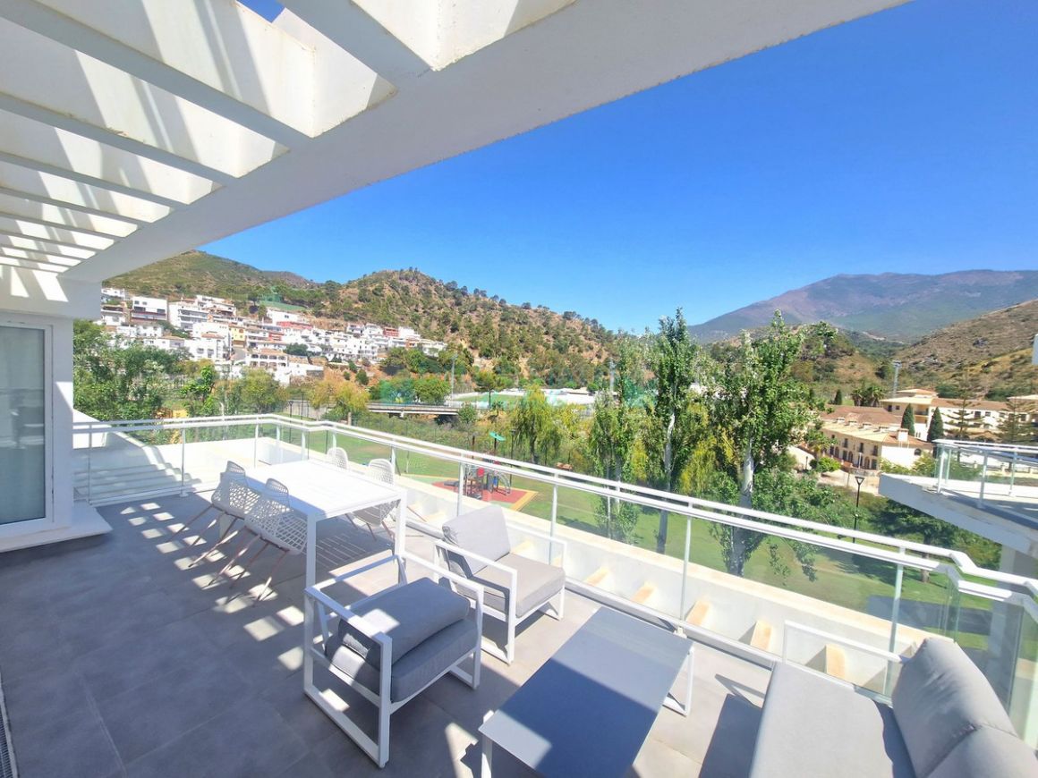 Penthouse for sale in Benahavis