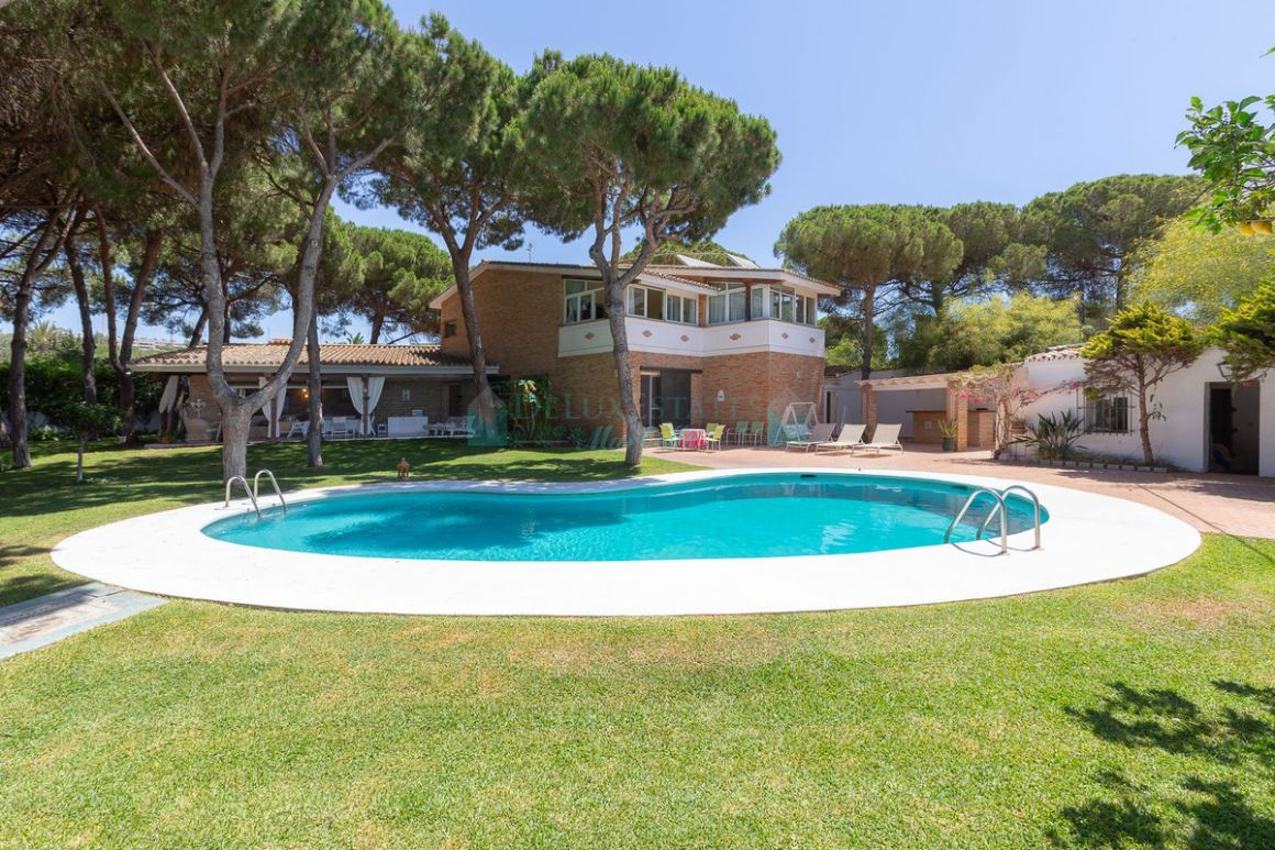 Villa en venta en  Artola, Marbella Este