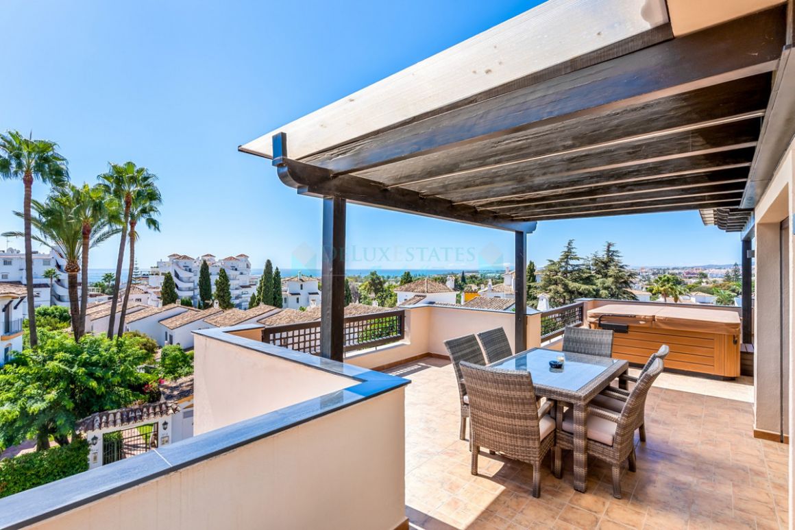 Penthouse for sale in Nueva Andalucia