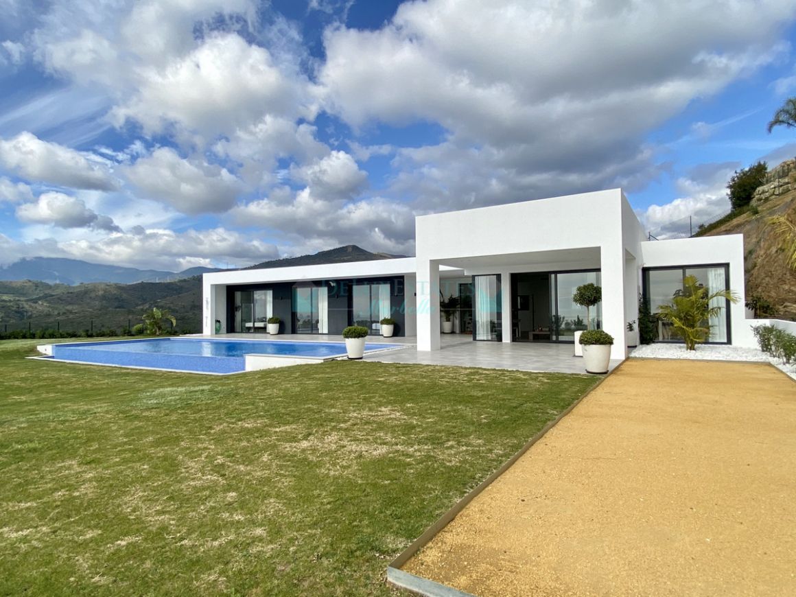 Villa en alquiler en Benahavis