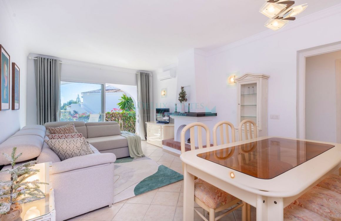 Penthouse for sale in  El Paraiso, Estepona