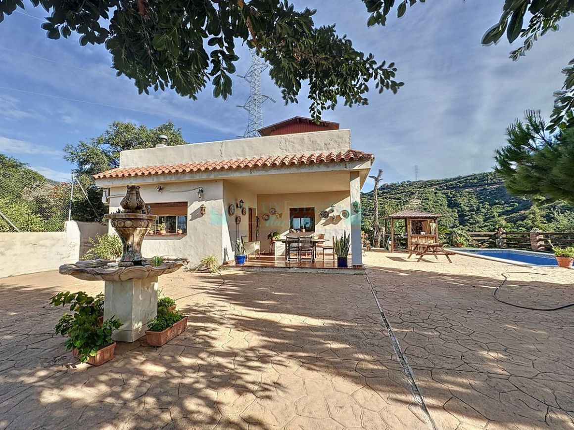 Villa for sale in Estepona