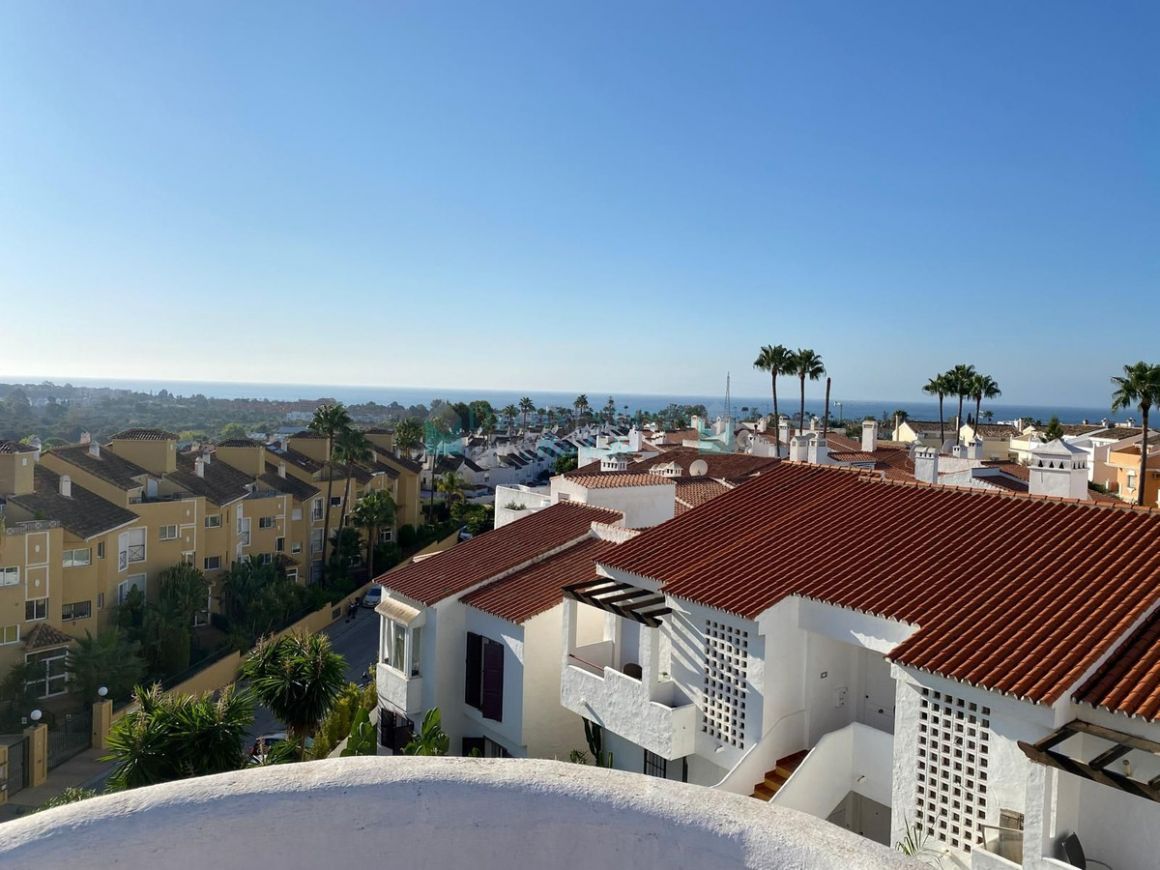 Penthouse for sale in  Bel Air, Estepona