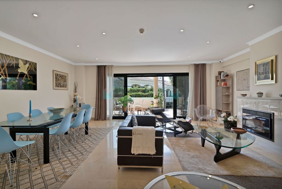 Town House for sale in  Atalaya, Estepona