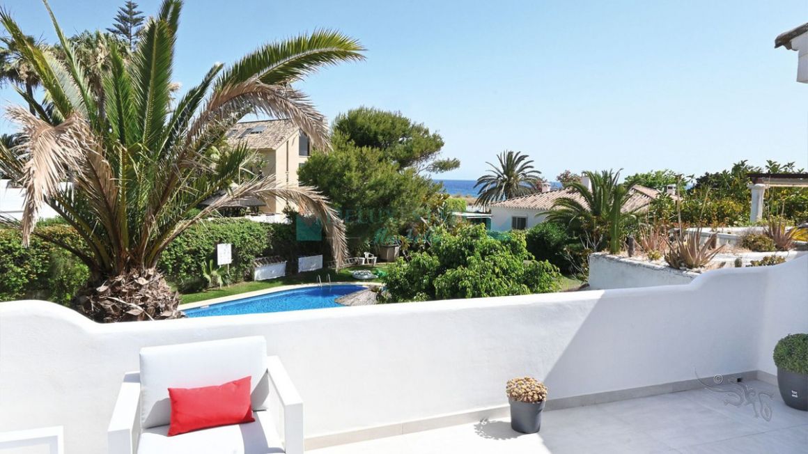Semi Detached Villa for rent in  Costabella, Marbella East