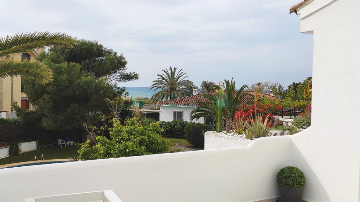 Semi Detached Villa for rent in  Costabella, Marbella East