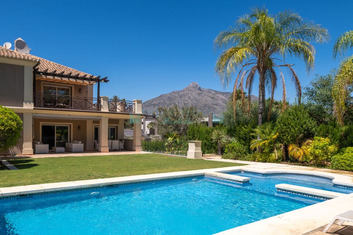 Villa in Nueva Andalucia