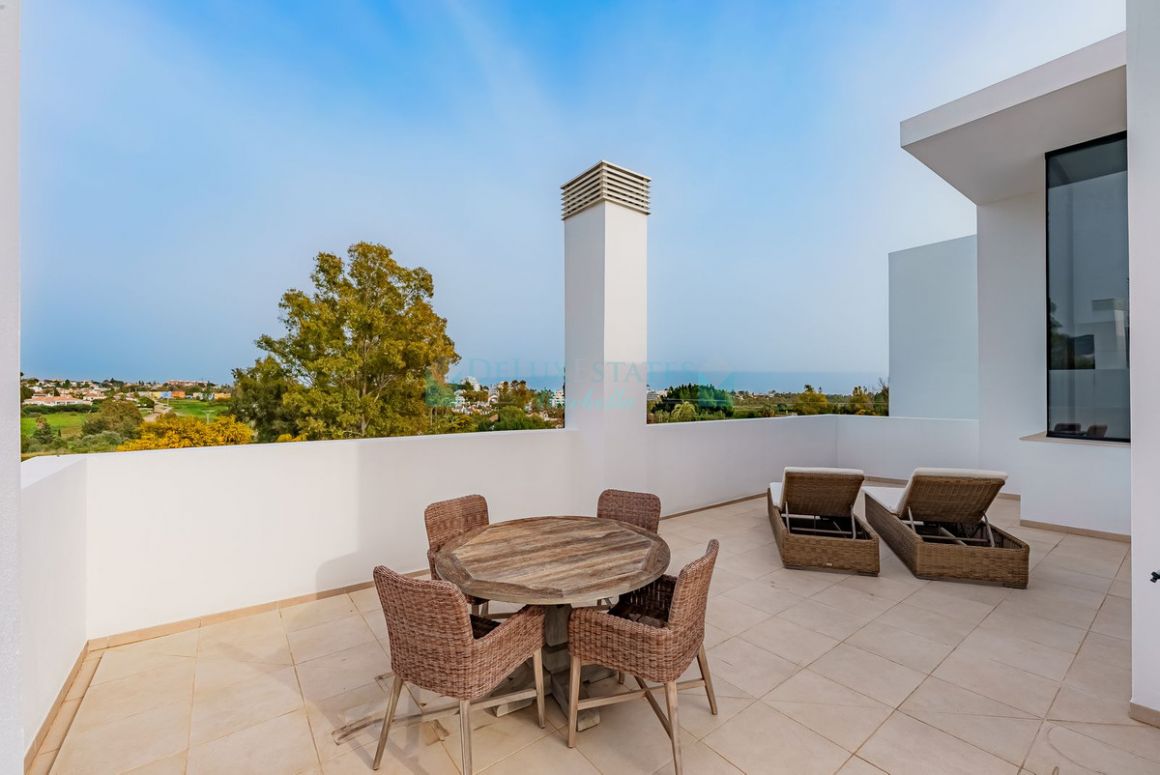 Penthouse for sale in  New Golden Mile, Estepona
