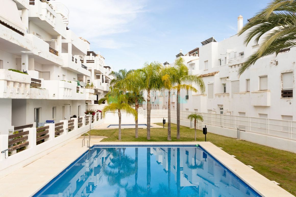 Penthouse for sale in  Valle Romano, Estepona