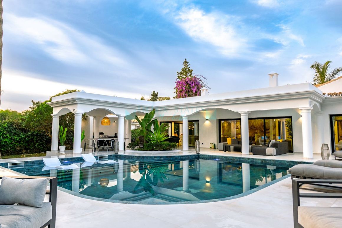 Villa en alquiler en  El Paraiso, Estepona