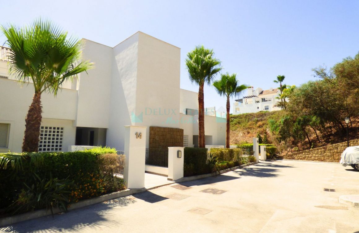 Ground Floor Apartment in La Mairena, Marbella East