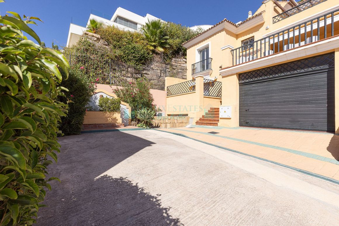 Town House for sale in  Las Brisas, Nueva Andalucia