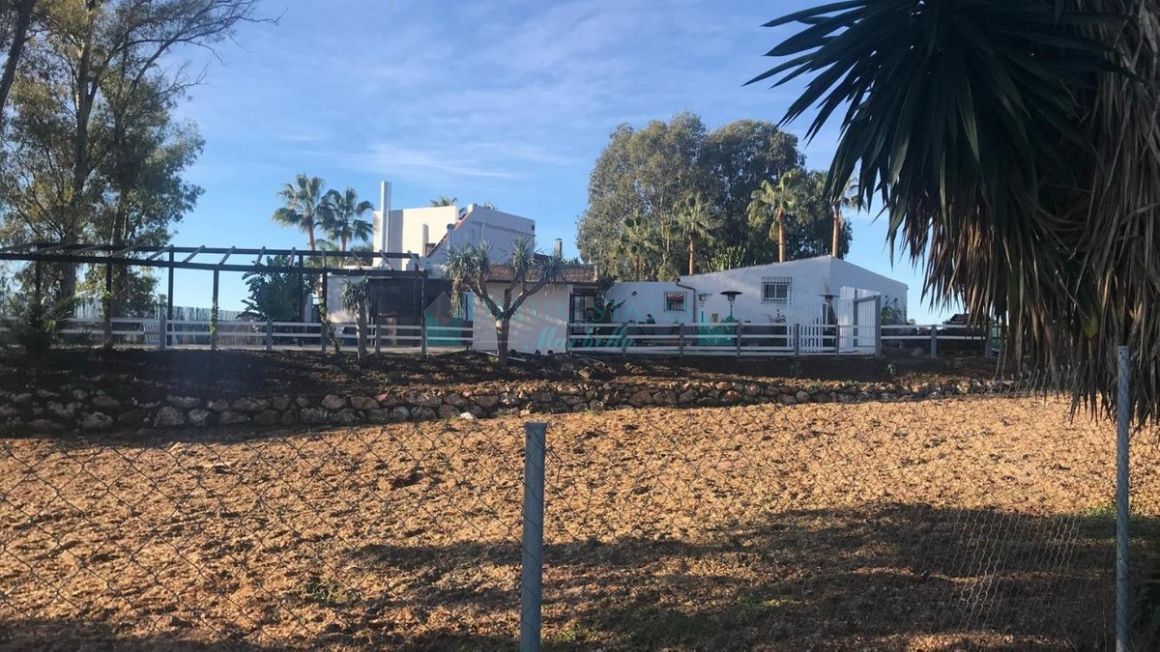 Finca en venta en  Selwo, Estepona