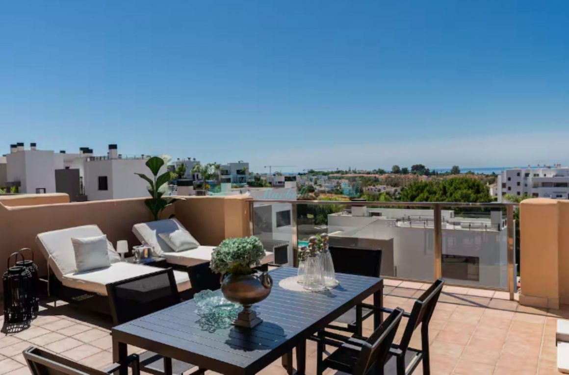 Ático en alquiler en  New Golden Mile, Estepona