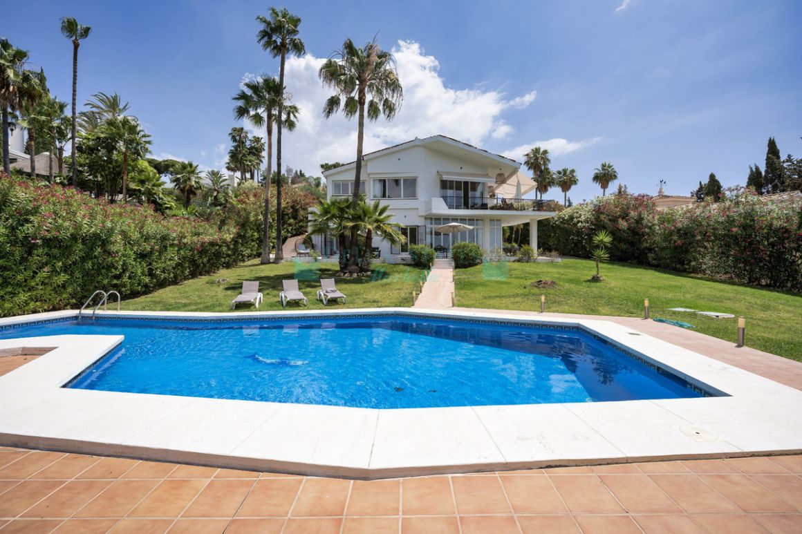 Villa in Nueva Andalucia