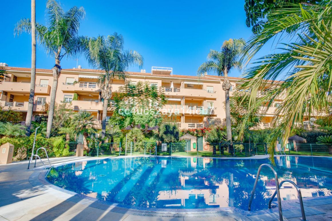 Apartment for sale in  Carib Playa, Marbella East