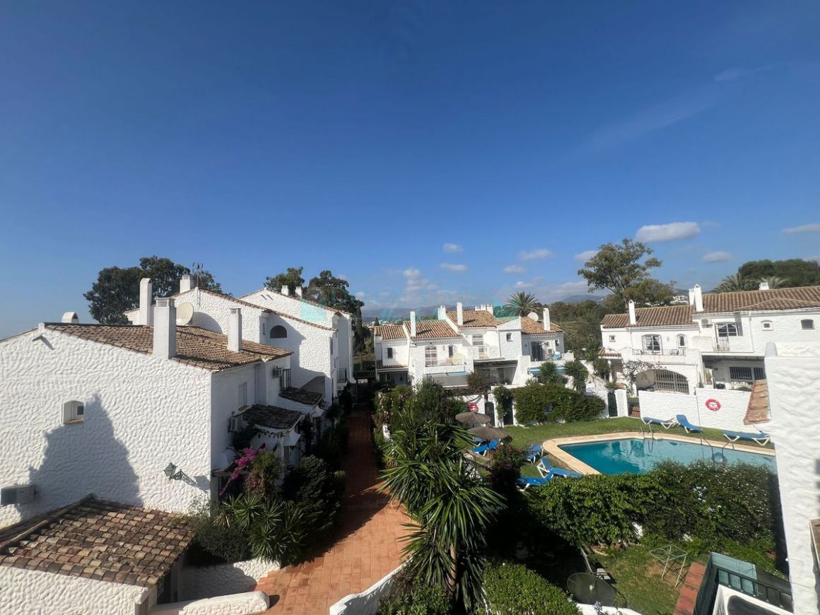 Penthouse for sale in  El Paraiso, Estepona