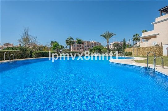 Apartment for sale in  Elviria, Marbella East