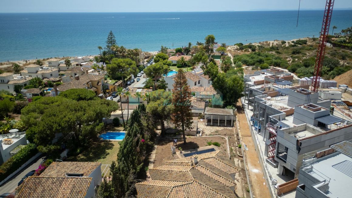 Villa in El Rosario, Marbella East