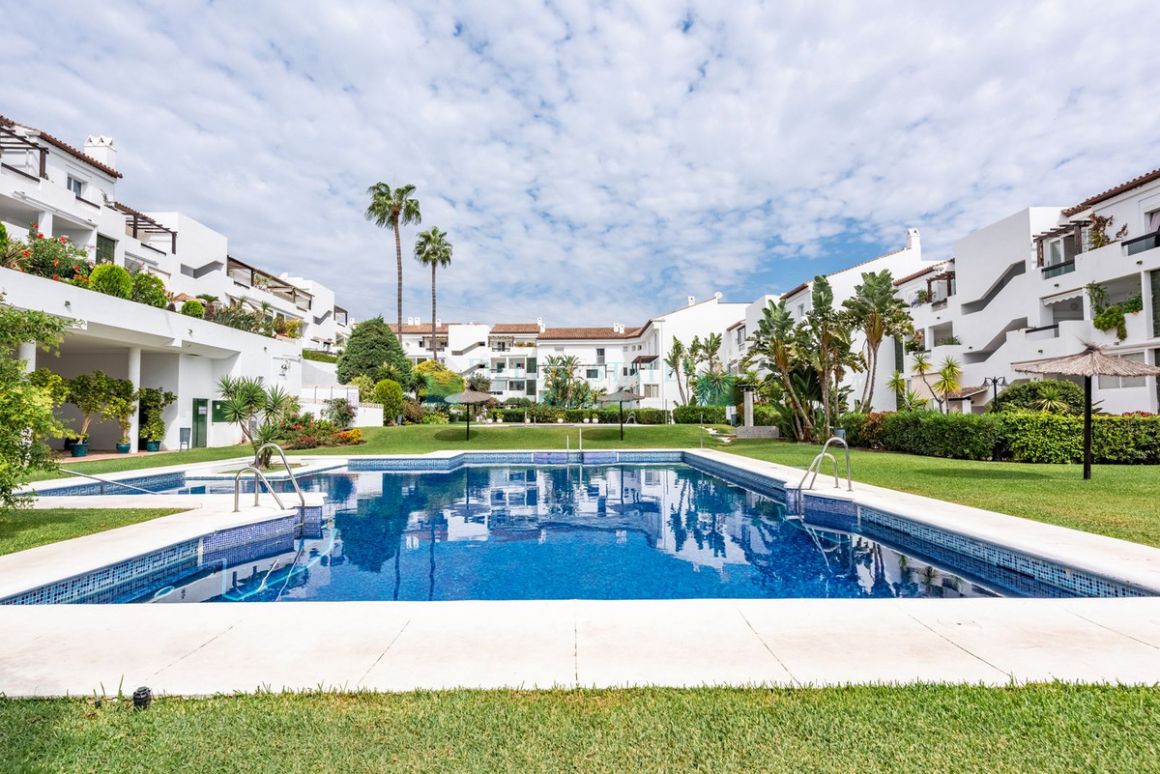 Apartment for sale in  Bel Air, Estepona