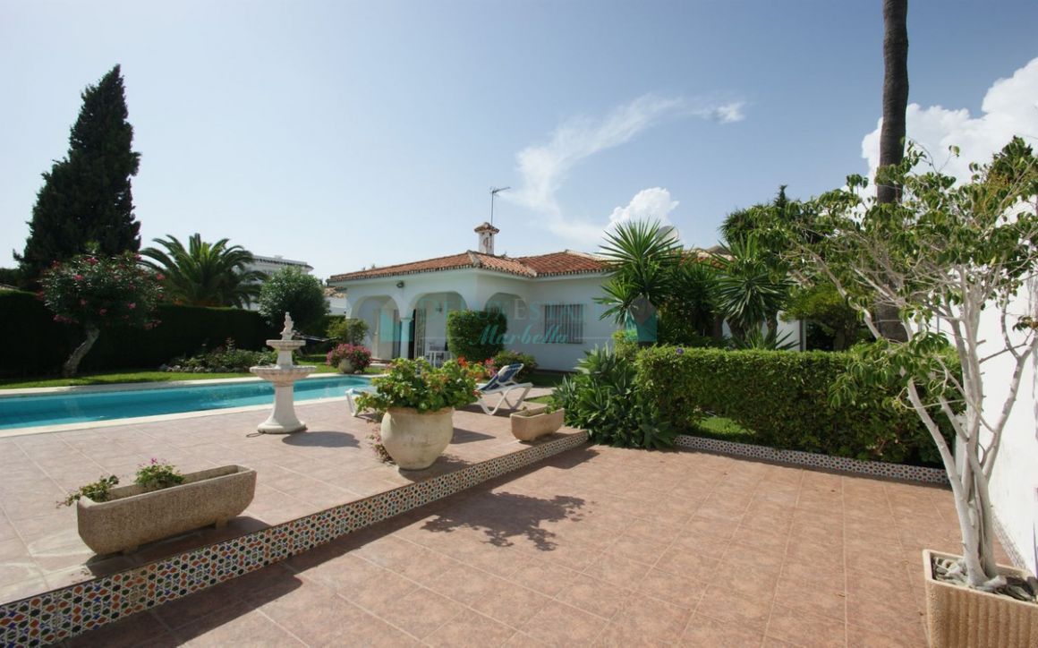 Villa for sale in Nueva Andalucia