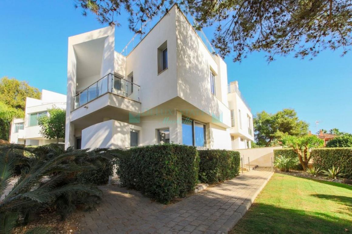 Villa Pareada en venta en  Sierra Blanca, Marbella Golden Mile