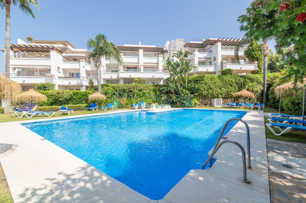 Apartment for rent in  Los Arqueros, Benahavis