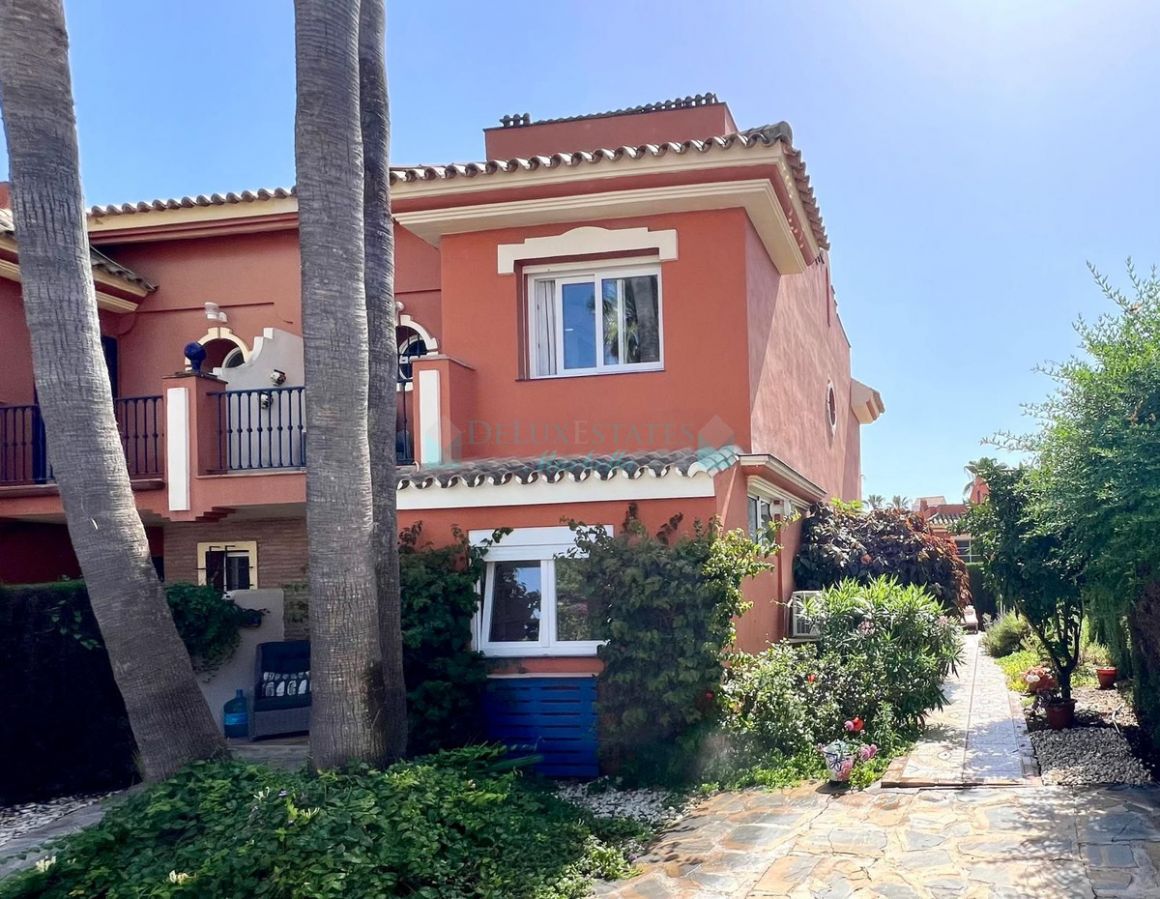 Semi Detached Villa for rent in Estepona