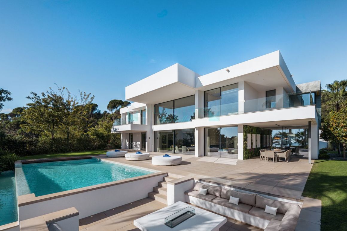 Villa for sale in  El Madroñal, Benahavis